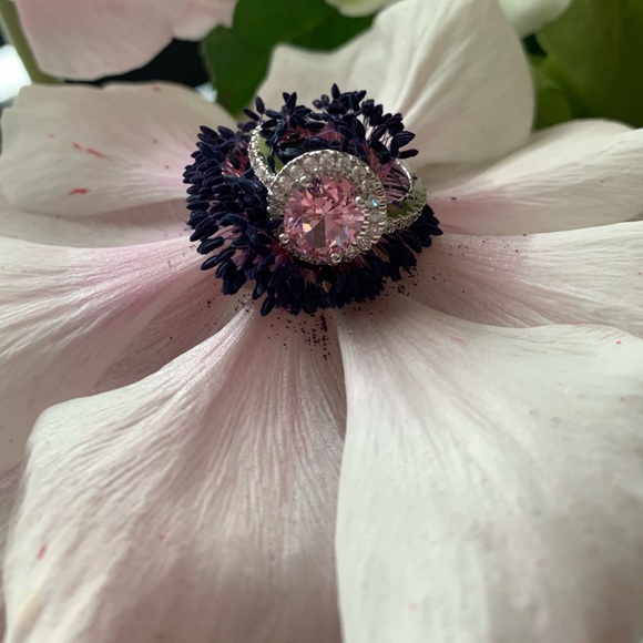 Pink cubic zirconia halo ring - Picture 2 of 4